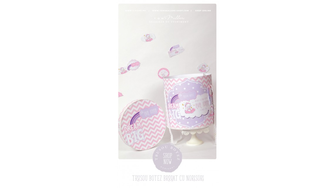 Trusou de botez personalizat si brodat cu norisori pufosi si ursuleti pentru fete, Dream big little girl 3